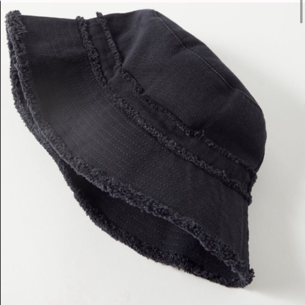 Urban Outfitters bucket hat